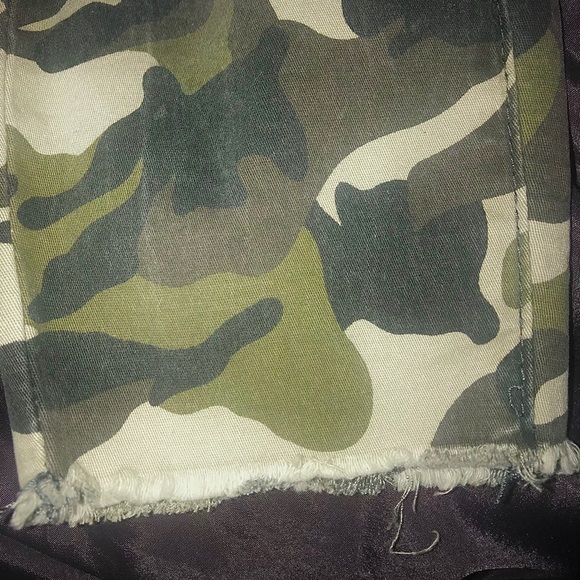 Ripped Camo Size 9 Ankle Pants - Picture 8 of 14